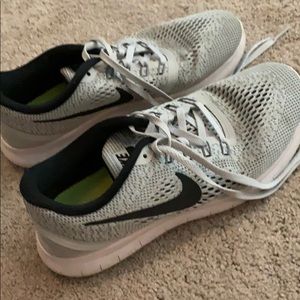 Great condition Nike free RN size 8.5!